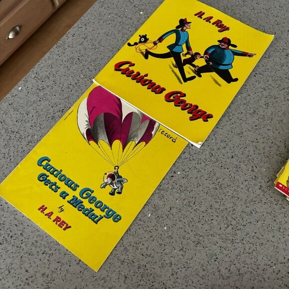 Lot Of 8 Vintage curious George Books Paperback Monkey Kids Gift Collectible - Picture 2 of 5